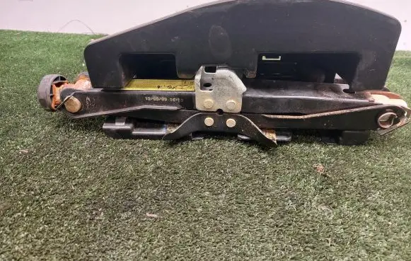 Audi A4 S4 B8 8K Lift Jack 8K9813685