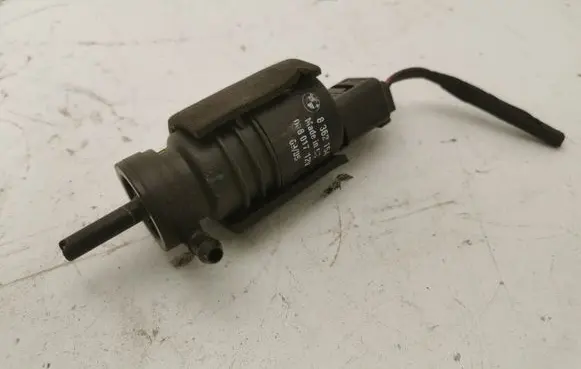 BMW 3 E46 Windscreen/windshield washer pump 8362154