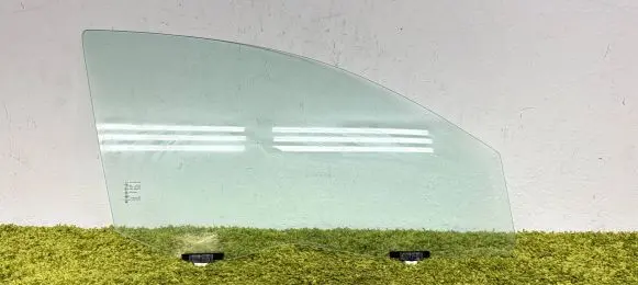 Mitsubishi Space Star Front door window glass four-door