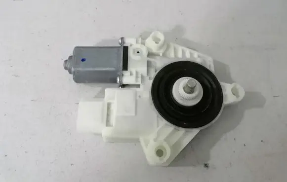 BMW 5 G30 G31 Front door window regulator motor 7455081