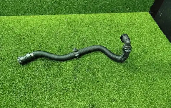 Peugeot 3008 II Engine coolant pipe/hose 9822405580