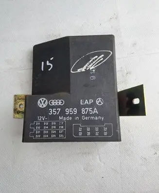 Volkswagen PASSAT B3 Door control unit/module 357959875A