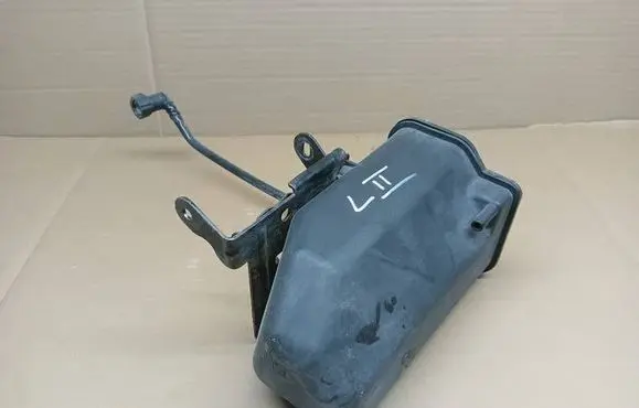Seat Leon (1P) Active carbon filter fuel vapour canister 1K0201801D 1K0196