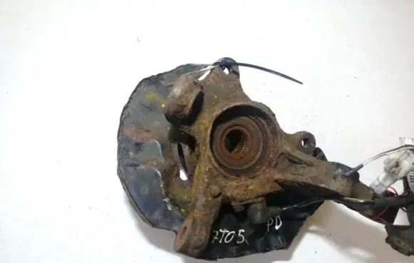Toyota Corolla E120 E130 Front wheel hub
