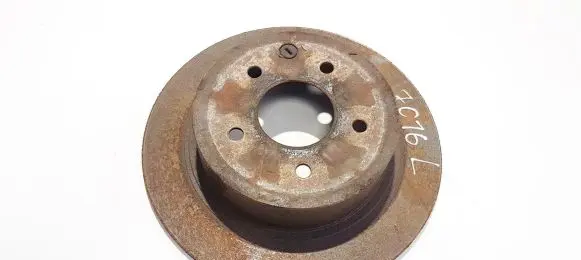 Nissan Qashqai Rear brake disc neventiliuojamas