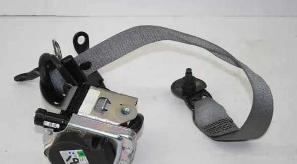 BMW i8 Front seatbelt