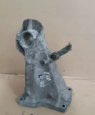 BMW 5 E60 E61 Engine mounting bracket