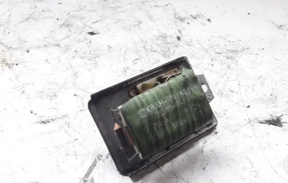 Volkswagen PASSAT B4 Heater blower fan relay 