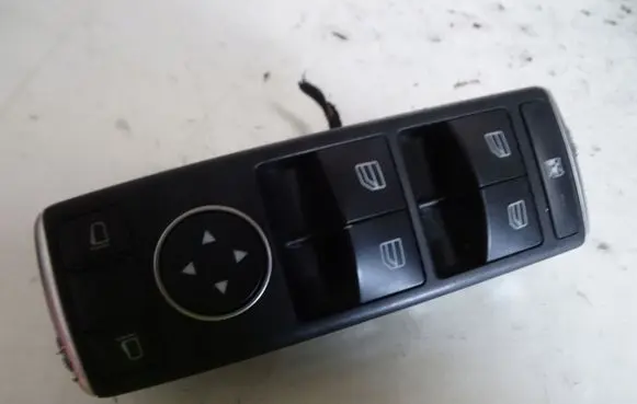 Mercedes-Benz B W246 W242 Electric window control switch A1669054300