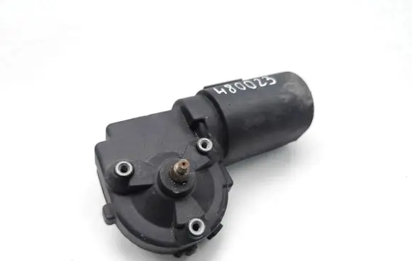 Mercedes-Benz E W124 Wiper motor 0390241425