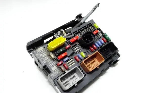 Peugeot 5008 Fuse box set 9675877980