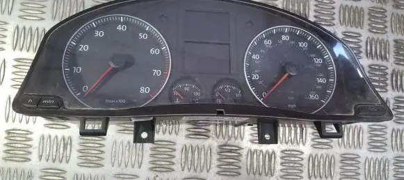 Volkswagen Golf V Speedometer (instrument cluster) 1K0920950K V3556120