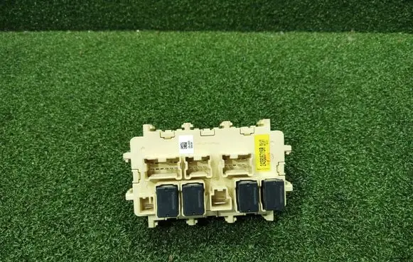 Renault Koleos II Fuse module 243806715R