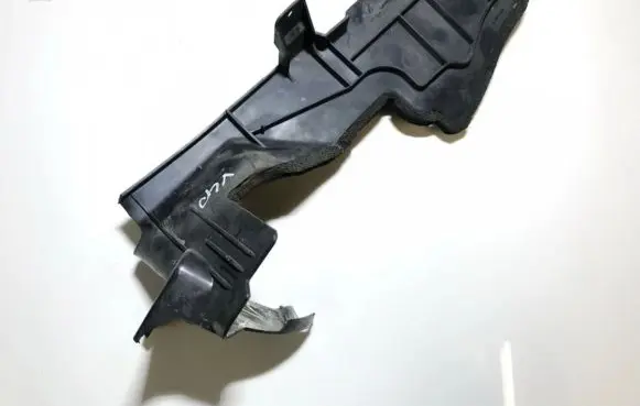 Volvo S40, V40 Radiator mount bracket 30883733