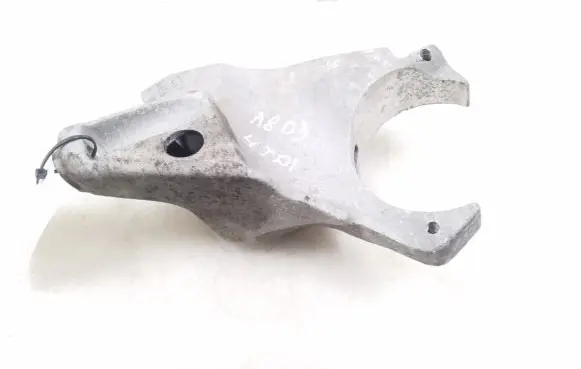Audi A8 S8 D3 4E Engine mounting bracket 4E0199370T
