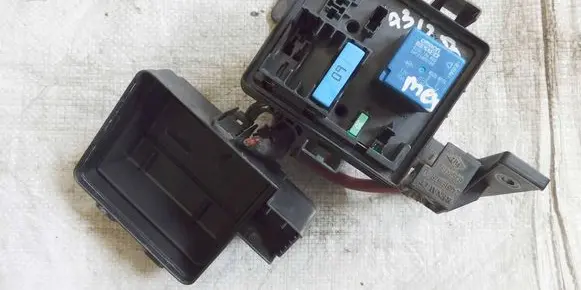 Renault Megane III Fuse box set 243516967R-D
