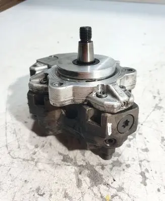 BMW 3 E90 E91 Fuel injection high pressure pump 7798333 697202 605806972027