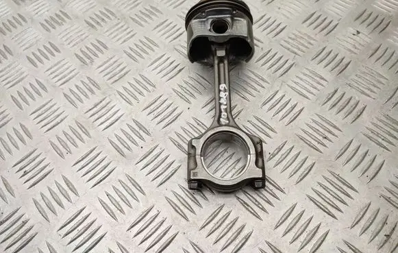 Nissan Qashqai Piston with connecting rod 