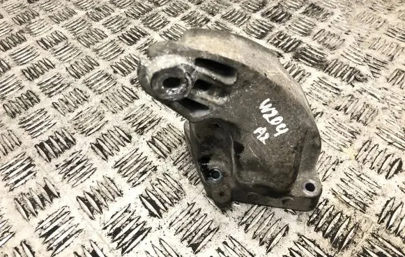 Mercedes-Benz C W204 Engine mounting bracket A6422231004
