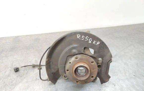 Nissan Qashqai Front wheel hub spindle knuckle