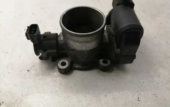 Toyota Avensis T250 Throttle valve 261000R010 1923002010