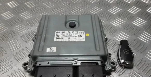 Mercedes-Benz R W251 Engine ECU kit and lock set A6421503579 0281012023