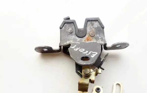 Ford Escort Tailgate/trunk/boot lock/catch/latch 93aga43102aa