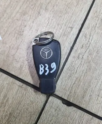 Mercedes-Benz E W211 Ignition key/card 