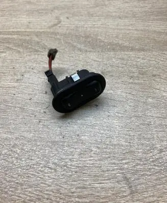 Opel Astra G Electric window control switch 13383100 90561388