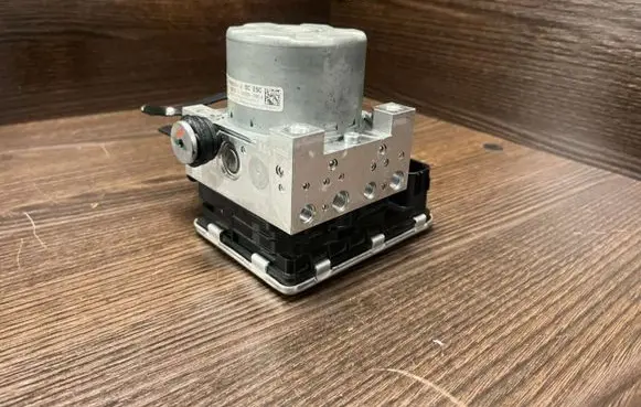 Renault Trafic III (X82) ABS Pump 476609561R 284J72362R