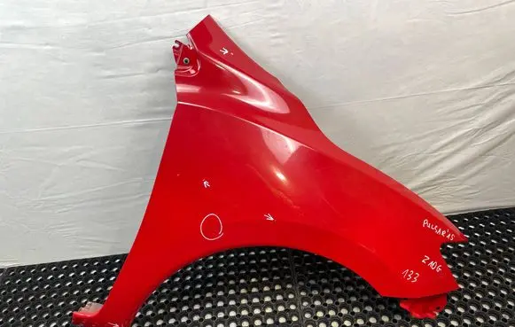 Nissan Pulsar Fender