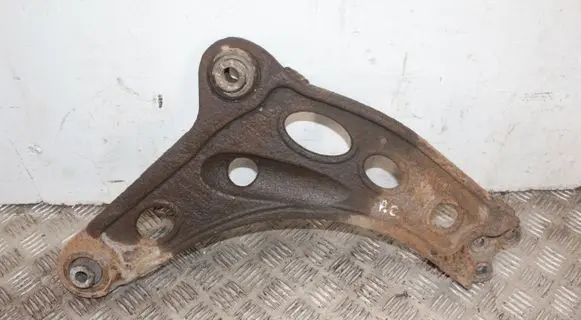 Opel Vivaro Front lower control arm/wishbone 820039503 93853466