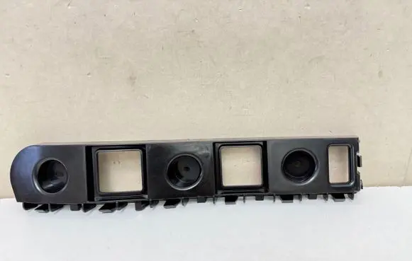 Rear bumper mounting bracket
