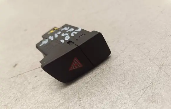 Audi Q3 8U Hazard light switch 8U2941509A