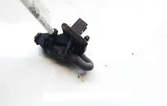 Mercedes-Benz E W211 Windshield washer spray nozzle A2118600747 3070532286
