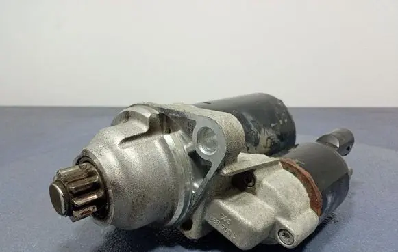 Audi A3 S3 8P Starter motor 1005831335
