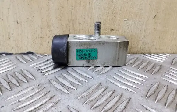 KIA Sorento Air conditioning (A/C) expansion valve F108JD6LA01