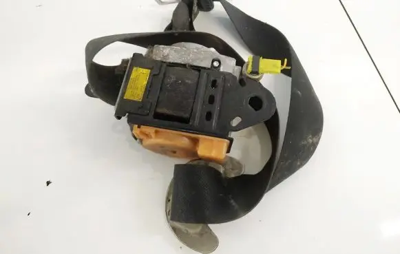 Toyota Avensis T250 Front seatbelt 7322005050 73220-05050