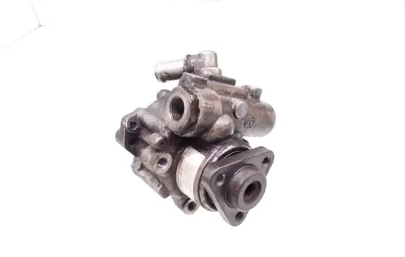 Volkswagen PASSAT B5 Power steering pump 8D0145177D