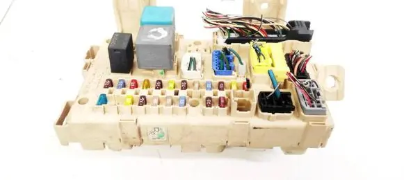 Toyota Avensis T250 Fuse box set 82641CA010F 82641-CA010-F