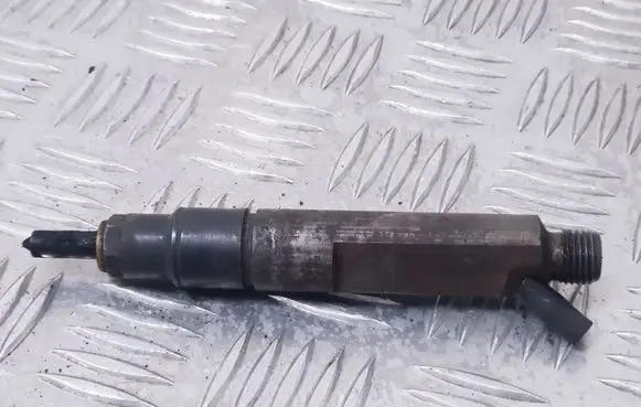 Audi A6 S6 C5 4B Fuel injector 028130201T