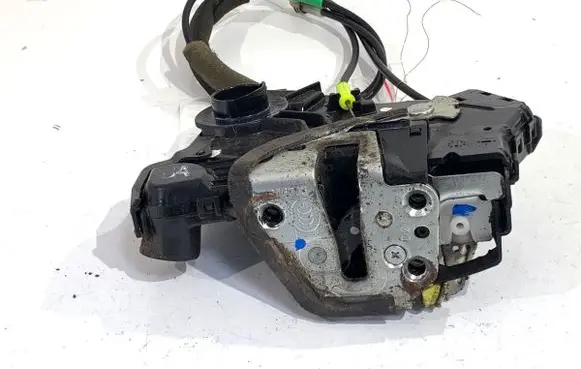 Toyota Avensis T270 Front door lock