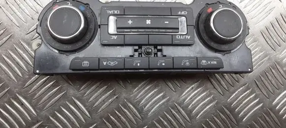 Skoda Octavia Mk2 (1Z) Climate control unit 5HB009749