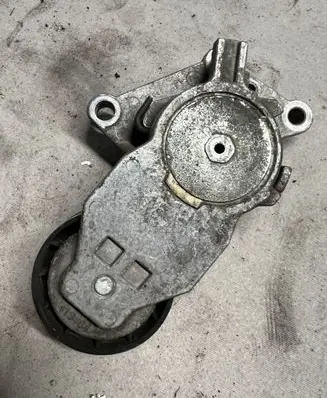 Peugeot 1007 Generator/alternator belt tensioner
