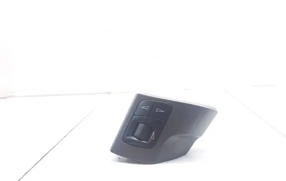 Steering wheel buttons/switches
