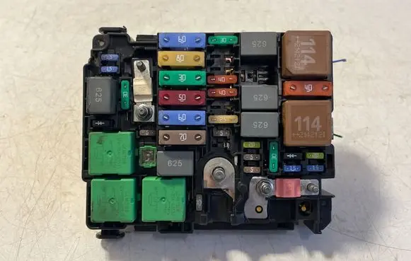 Opel Vivaro Fuse module 9808959080