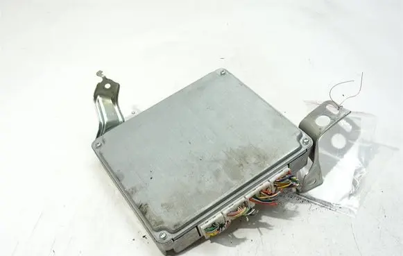 Toyota Corolla E120 E130 Engine control unit/module ECU 89661-0F111