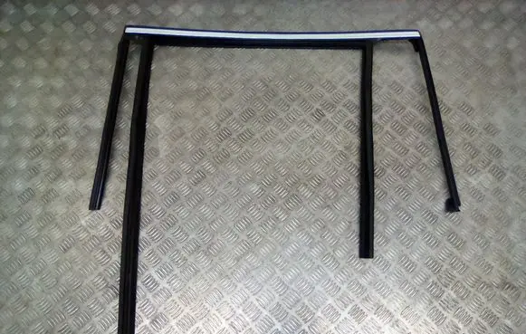 Volvo XC90 Rubber seal rear door window/glass 31854176 31854175