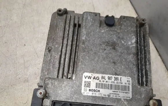 Volkswagen Golf VII Engine control unit/module 04L907309E 0281019175