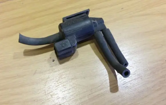 Mitsubishi Space Runner Turbo solenoid valve K5T47173